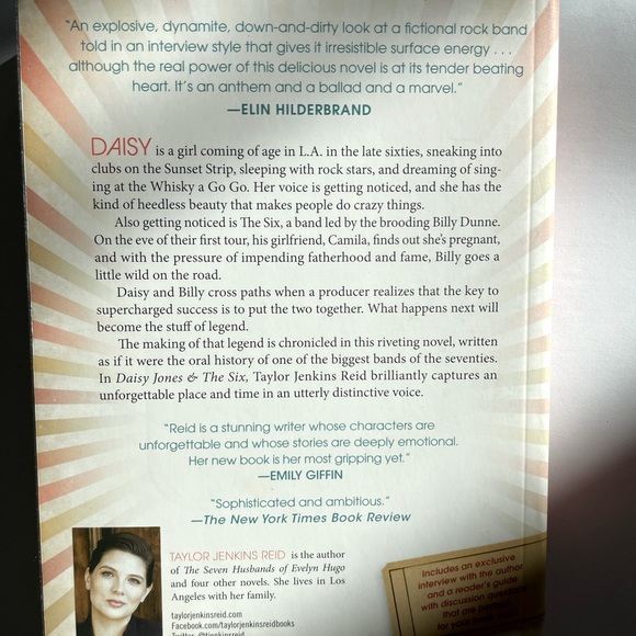 Daisy Jones & The Six book - Picture 2 of 3